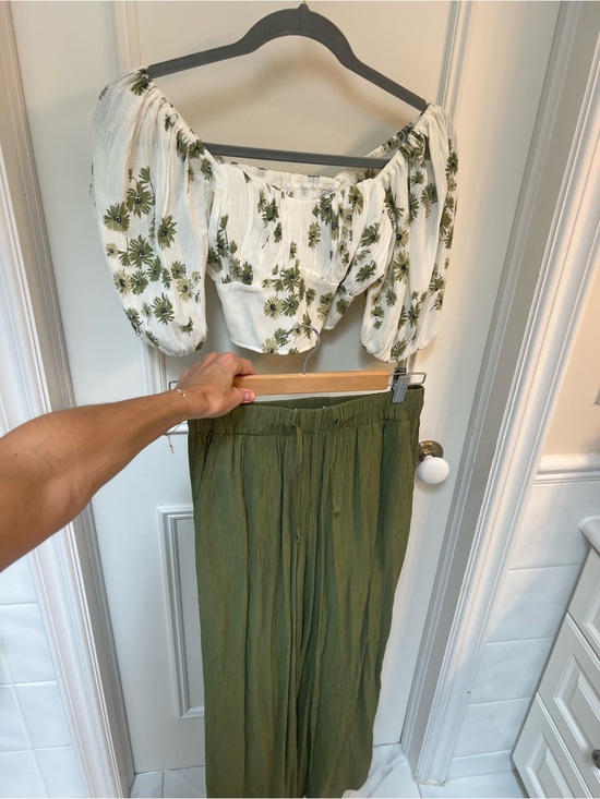 Abercrombie & Fitch Other - Abercrombie & Fitch Olive Green Wide-Leg Pants and matching floral top